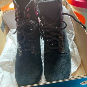 Sorel Girls Youth Emelie Boots Size 3. Gently Used